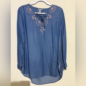 Bass Long sleeve Top with Embroidered Neckline and side slits